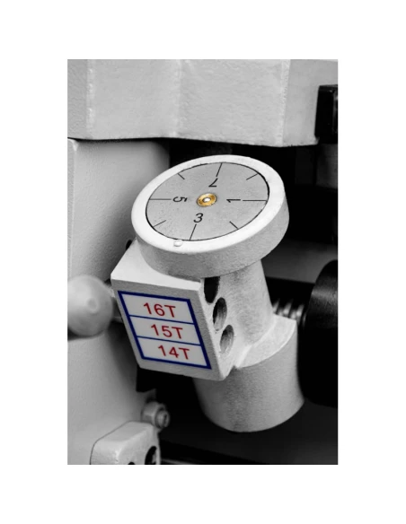 Univerzální soustruh CORMAK GRAND 420x1500 + nože + otáčky vřetena.