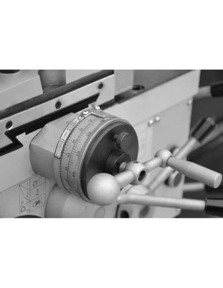 Univerzální soustruh CORMAK 500 x 1000/65 + nože + otáčky vřetena.