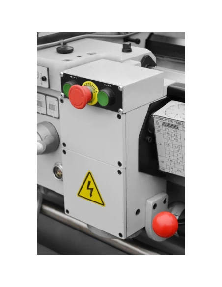 Univerzální soustruh 660 x 2000 + nože + otáčky vřetena.