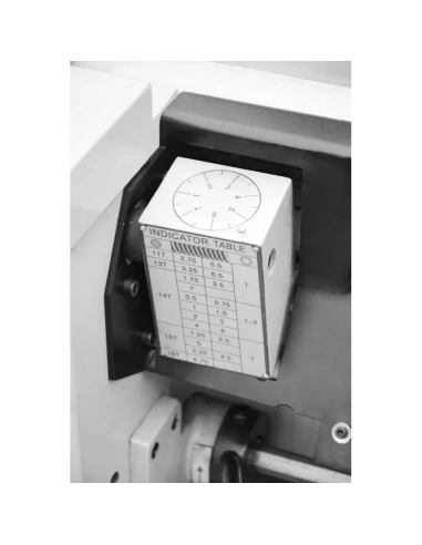 Univerzální soustruh 660 x 2000 + nože + otáčky...