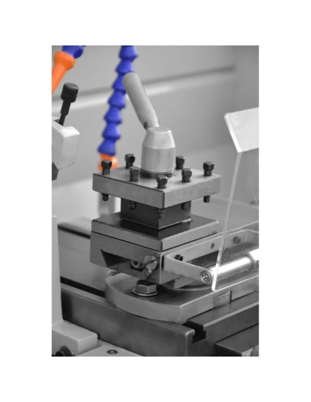 Univerzální soustruh CORMAK 310 x 900 230V se základnou + nože + otáčky vřetena.